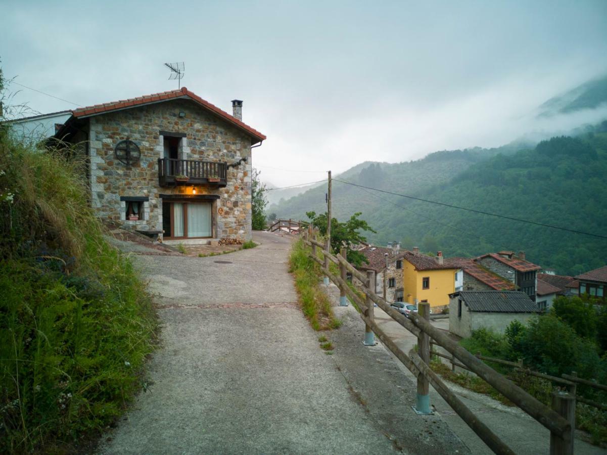 Llar De Cosme Guest House Caso Exterior photo